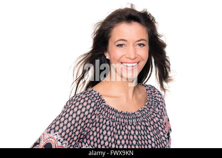 Smiling young woman in front of white background Banque D'Images