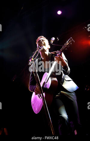 FRANCE, Nice : FRANCE, Nice : la chanteuse israélienne Asaf Avidan effectue au Festival de Jazz à Nice, à Nice, dans le sud-est de la France, le 8 juillet Banque D'Images