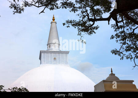 Ruwanwelisaya Dagoba, Anuradhapura (site du patrimoine mondial de l'UNESCO), Sri Lanka Banque D'Images