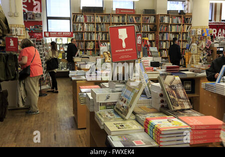 Vue de l'intérieur de la célèbre librairie Strand à Greenwich Village, Manhattan, New York City, USA Banque D'Images