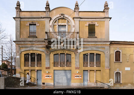 Le Teatro Filodrammatici dans Treviglio, un stile Liberty (Art Nouveau) Théâtre de 1905 conçu par Carlo Bedolini. Banque D'Images