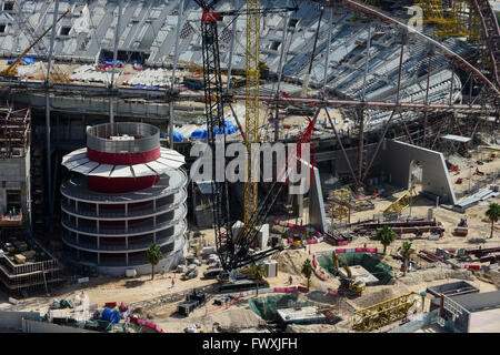 QATAR, Doha, chantier de Khalifa International Stadium pour FIFA World Cup 2022, construit par l'entrepreneur midmac et Sixt contrat / KATAR, Doha, Baustelle Khalifa International Stadium fuer die FIFA 2022 Fussballweltmeisterschaft Banque D'Images