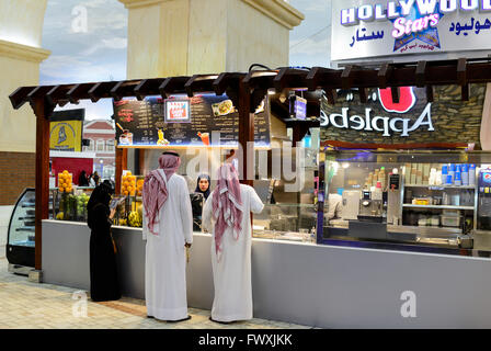 QATAR, Doha, Aspire zone, Villaggio Mall centre commercial climatozed, food stall Hollywood Stars Banque D'Images