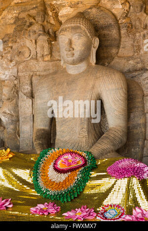 Sri Lanka, Polonnaruwa, Gal Vihara, Vidyhadhara Guha, Bouddha assis statue en grotte Banque D'Images