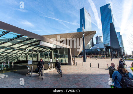 Le parc à vélos, parking public, garage pour vélos, à plus de 5000 stations centrale de Rotterdam, Pays-Bas, Banque D'Images