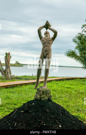 Sculptures grandeur par Rita Longa au village Taino reconstruit de Guama Cuba, retraçant la vie de cette tribu autochtone Banque D'Images