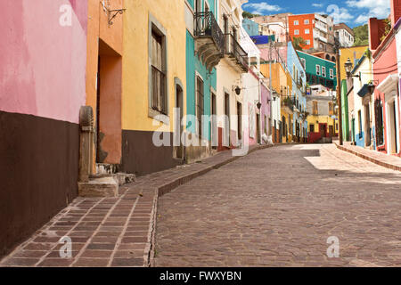 Vue sur la rue de la ville de Guanajuato, Mexique l'UNESCO World Heritage Site. 16e siècle de la vieille ville. Banque D'Images