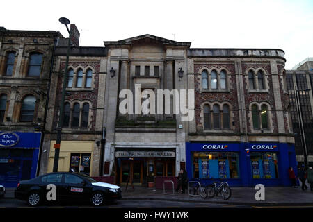 Le Prince de Galles Weatherspoons pub dans l'ancien bâtiment du théâtre, Cardiff, South Glamorgan, Wales, Royaume-Uni Banque D'Images