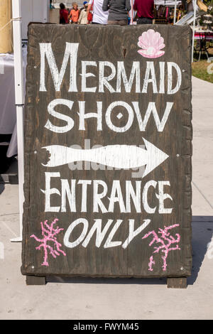 Une pancarte de Direction à l'intérieur du Show Mermaid Weeki Wachee Springs State Park, Floride Banque D'Images