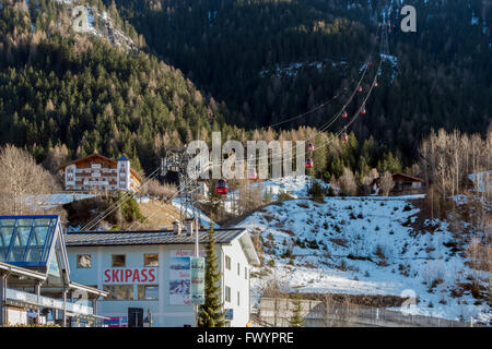 Vue sur le téléphérique à Ortisei Val Gardena Banque D'Images