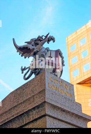 Frontière Dragon marque dans la ville de Londres à Londres en Angleterre. Il montre les limites de la ville de Londres Banque D'Images