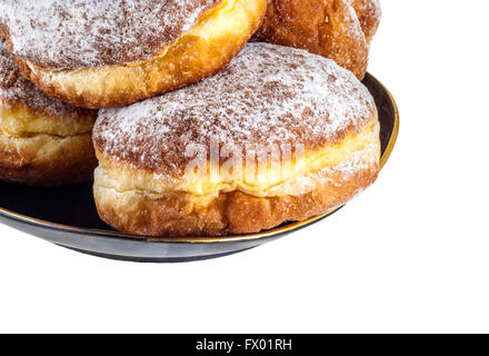 Les beignets sur une plaque noire, chemin de détourage, gros plan Banque D'Images