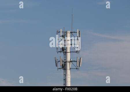 Tour de téléphonie cellulaire à Kingston (Ontario), le jeudi 7 janvier 2016. Banque D'Images