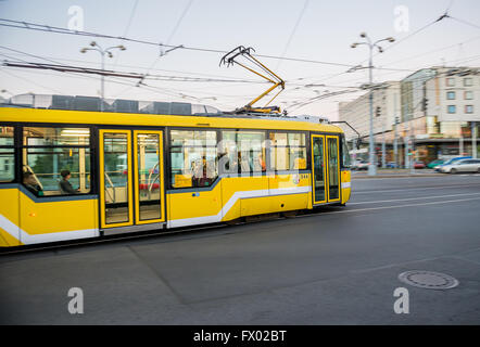 Tramway dans la ville de Pilsen, République Tchèque Banque D'Images