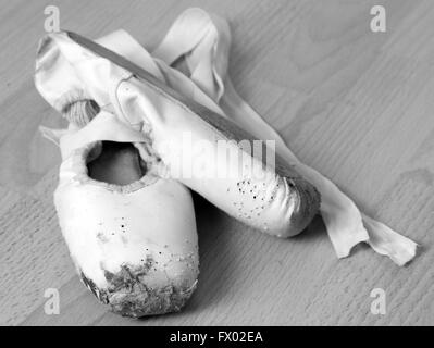 Un très vieux, usés, très appréciée et mangé de la pointe de ballet shoes, le 5 avril 2016 Banque D'Images