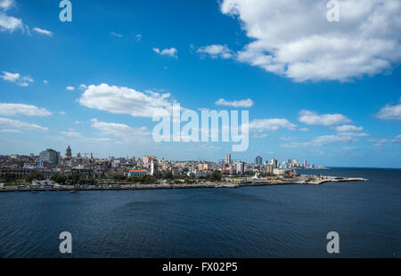 Vue de la baie de La Havane prise de la forteresse de la Cabana Banque D'Images