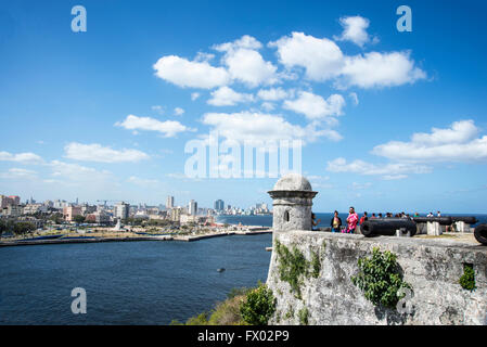 Vue de la baie de La Havane prise de la forteresse de la Cabana Banque D'Images