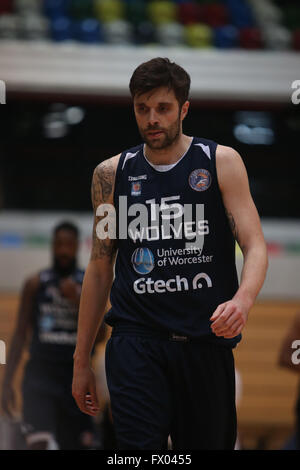 Stratford, au Royaume-Uni. Le 08 Avr, 2016. Boîte de cuivre Arena, Stratford, Royaume-Uni - British Basketball match Leage entre Londres et Lions Loups - Pavol Losonsky Worcester de Worcester Crédit : Samuel Bay/Alamy Live News Banque D'Images