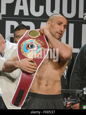 Las Vegas, Nevada, USA. 8Th apr 2016. Boxer Arthur Abraham assiste à la cérémonie de la pesée le 8 avril 2016, pour son prochain championnat de boxe Super-Middleweight Lutte au MGM Grand Arena de Las Vegas, Nevada. Crédit : Marcel Thomas/ZUMA/Alamy Fil Live News Banque D'Images