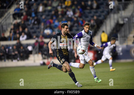 Chester, Pennsylvanie, USA. 8Th apr 2016. L'Union de Philadelphie CHRIS PONTIUS, en action contre Orlando City Soccer Club's SEB HINES, au stade de l'énergie Talen Chester en Pennsylvanie © Ricky Fitchett/ZUMA/Alamy Fil Live News Banque D'Images