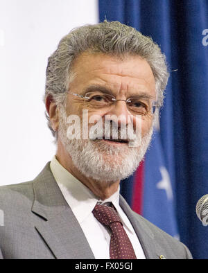 Cleveland, Ohio, USA. 6ème apr 2016. Le maire Frank G. Jackson (Démocrate de Cleveland, Ohio) est un mot de bienvenue aux médias au cours du printemps de 2016 pour la Convention nationale républicaine à la Quicken Loans Arena de Cleveland, Ohio mercredi, le 6 avril, 2016.Credit : Ron Sachs/CNP. © Ron Sachs/CNP/ZUMA/Alamy Fil Live News Banque D'Images