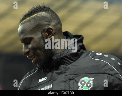 Berlin, Allemagne. 8Th apr 2016. Salif Sane du Hanovre en photo avant le match de football Bundesliga Hanovre 96 vs Hertha Berlin à Berlin, Allemagne, 8 avril 2016. Photo : Rainer Jensen/dpa/Alamy Live News Banque D'Images