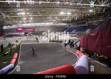 Centre national de cyclisme, Manchester, Royaume-Uni. 09 avr, 2016. La Coupe du Monde Supercross BMX UCI Jour 1. La piste de BMX au vélodrome de Manchester. Credit : Action Plus Sport/Alamy Live News Banque D'Images