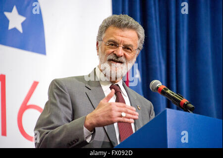 Le maire Frank G. Jackson (Démocrate de Cleveland, Ohio) est un mot de bienvenue aux médias au cours du printemps de 2016 pour la Convention nationale républicaine à la Quicken Loans Arena de Cleveland, Ohio mercredi, le 6 avril, 2016. Credit : Ron Sachs/CNP (restriction : NO New York ou le New Jersey Journaux ou journaux dans un rayon de 75 km de la ville de New York) - AUCUN FIL SERVICE - Banque D'Images