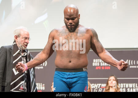 Derrick Lewis célèbre rendant le poids de l'avant de son combat avec Gabriel Gonzaga Banque D'Images