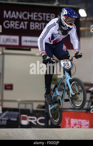 Centre national de cyclisme, Manchester, Royaume-Uni. 09 avr, 2016. La Coupe du Monde Supercross BMX UCI jour 1. Liam Phillips. © Plus Sport Action/Alamy Live News Banque D'Images