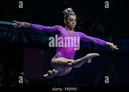 Everett, États-Unis. Apr 9, 2016. ASHTON CASIER depuis les États-Unis se réchauffe sur la poutre avant 2016 Championnats du Pacifique. © Amy Sanderson/ZUMA/Alamy Fil Live News Banque D'Images