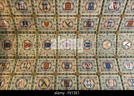 Plafond peint décoratif dans l'église St Laurent, Bourton On The Water, Cotswolds, Gloucestershire, Angleterre Banque D'Images