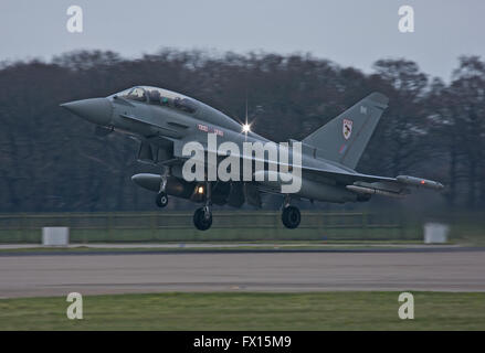 L'Eurofighter Typhoon de la RAF, décolle de Coningsby Banque D'Images