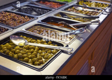 Exposition d'olives au marché Saint-Laurent Banque D'Images