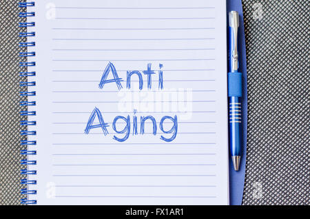 Anti Aging concept texte écrire sur des ordinateurs portables Banque D'Images