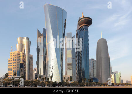 Tours dans le domaine de Dafna Doha, Qatar, dans la lumière du soir en janvier 2016. Banque D'Images