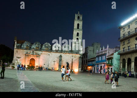 Vue horizontale de la Plaza de San Francisco à La Havane, Cuba. Banque D'Images