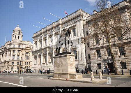 Whitehall, Londres. Bureau de la guerre à gauche, Banqueting House et centre arrière avant-plan Memorial Earl Haig Banque D'Images
