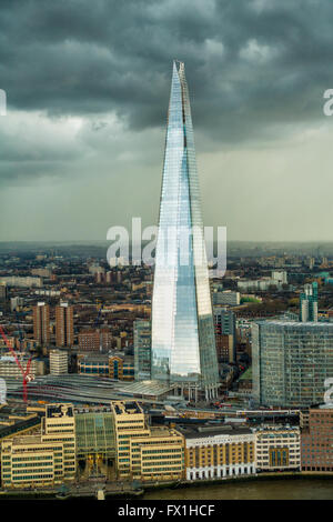 Le fragment dans une tempête vue depuis le bâtiment talkie walkie 20 Fenchurch Street Londres Banque D'Images