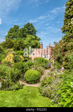 Jardin de l'usine juste en dessous de la tour de Caesars de Warwick, le château de Warwick une cité médiévale ville du comté de Warwickshire, Angleterre.| Mill Gar Banque D'Images