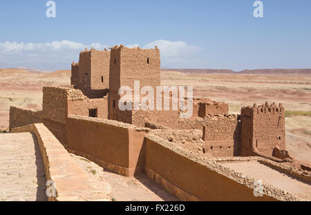 Une vue sur les grands bâtiments fabriqués à partir de l'argile dans Ait Ben Haddou Banque D'Images