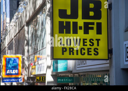 JB Hifi et Aldi magasins dans Miller Street, North Sydney, Australie Banque D'Images