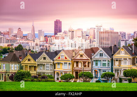 San Francisco, Californie cityscape à Alamo Square. Banque D'Images