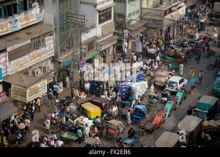 Les rues animées de Spice market à Chandni Chowk, Delhi Banque D'Images