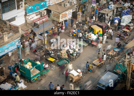 Les rues animées de Spice market à Chandni Chowk, Delhi Banque D'Images