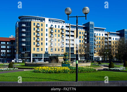 Le bâtiment BBC et Queen's Garden, Kingston Upon Hull, East Riding of Yorkshire, Angleterre, Humberside Banque D'Images