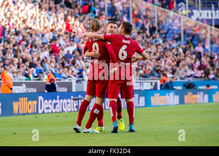 Barcelone, Espagne. Le 9 avril, 2016. Torres (l), Gabi (c) et Koke (r) célèbrent un but à la match de la Liga entre l'Espanyol et de l'Atlético de Madrid au stade de Powerade, le 9 avril 2016 à Barcelonal, Espagne. Crédit : Christian Bertrand/Alamy Live News Banque D'Images