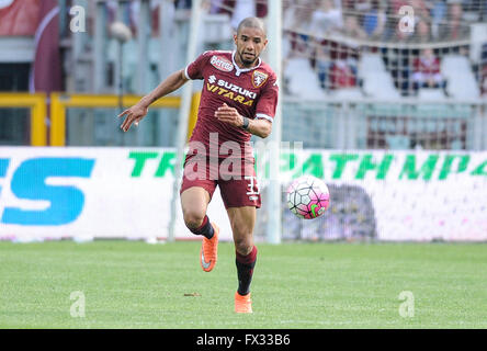 Turin, Italie. 10 avril, 2016 : Bruno Peres en action au cours de la série d'un match de football entre Torino FC et l'Atalanta BC au stade olympique de Turin. Credit : Nicolò Campo/Alamy Live News Banque D'Images