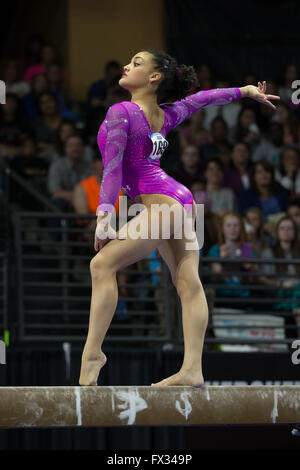 Everett, Washington, USA. Apr 9, 2016. Gymnaste Laurie Hernandez participe au Championnats du Pacifique à Everett, Washington. Melissa J. Perenson/CSM/Alamy Live News Banque D'Images