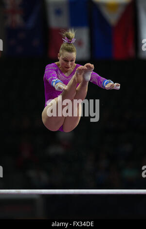 Everett, Washington, USA. Apr 9, 2016. Brenna gymnaste Dowell participe au Championnats du Pacifique à Everett, Washington. Melissa J. Perenson/CSM/Alamy Live News Banque D'Images